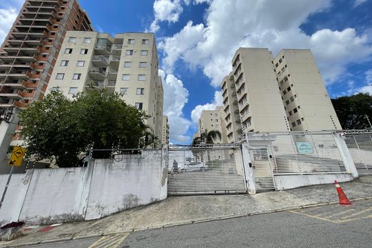 Fachada de apartamento à venda com 2 quartos, 56m² em Vila Carmosina, São Paulo