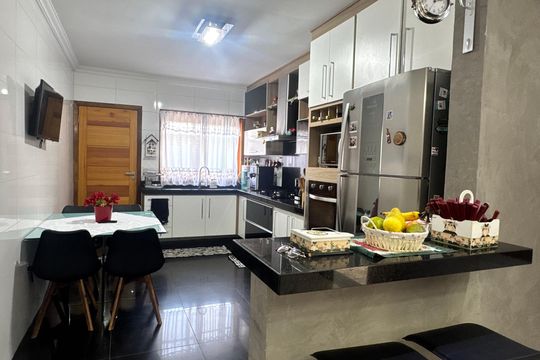 Cozinha  de casa à venda com 3 quartos, 280m² em Jardim Faria Lima, São Paulo