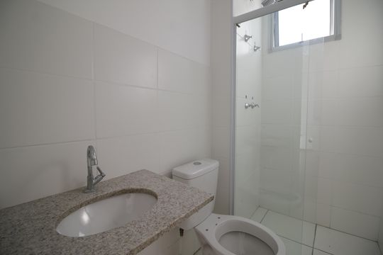Banheiro social de apartamento para alugar com 2 quartos, 48m² em Pechincha, Rio de Janeiro