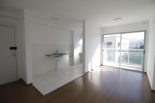 Sala de apartamento para alugar com 2 quartos, 50m² em Pechincha, Rio de Janeiro