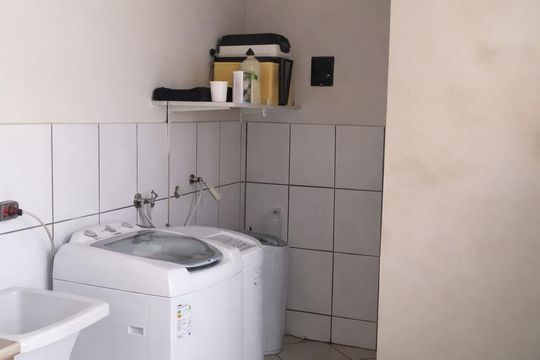 Área de serviço de casa para alugar com 3 quartos, 480m² em Vila Natal, Mogi das Cruzes