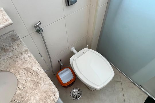 Banheiro de apartamento para alugar com 2 quartos, 66m² em José Menino, Santos