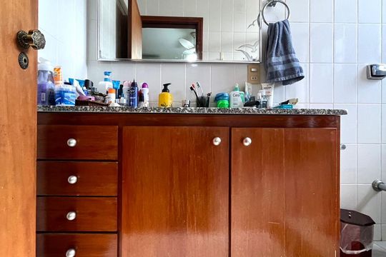 Banheiro quarto 2 de casa à venda com 4 quartos, 390m² em Parque São Quirino, Campinas