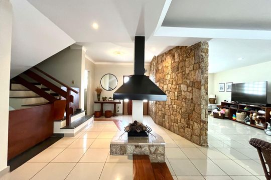 Casa à venda com 4 quartos, 390m² em Parque São Quirino, Campinas