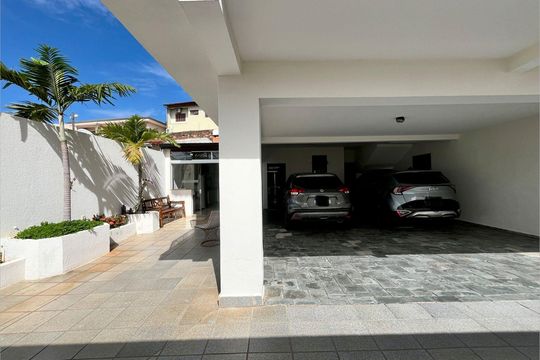 Garagem de casa à venda com 4 quartos, 390m² em Parque São Quirino, Campinas
