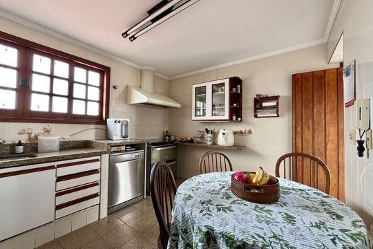 Cozinha de casa à venda com 4 quartos, 390m² em Parque São Quirino, Campinas