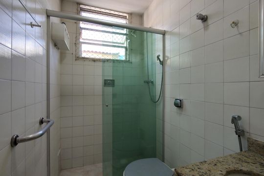 Banheiro Social de apartamento à venda com 2 quartos, 53m² em Taquara, Rio de Janeiro