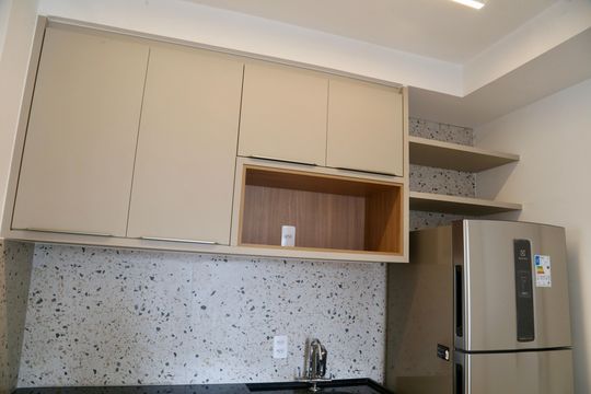 Cozinha de apartamento para alugar com 1 quarto, 32m² em Jardim das Acacias, São Paulo