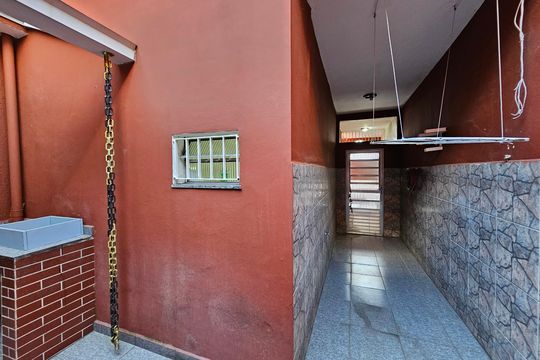 Área externa de casa à venda com 3 quartos, 130m² em Vila Inglesa, São Paulo