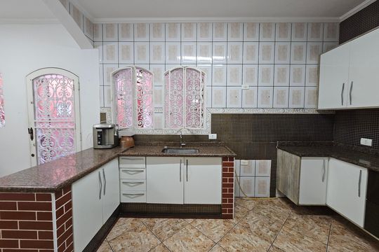 Cozinha de casa à venda com 3 quartos, 130m² em Vila Inglesa, São Paulo