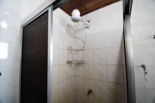 Banheiro de apartamento à venda com 1 quarto, 45m² em Centro, Campinas