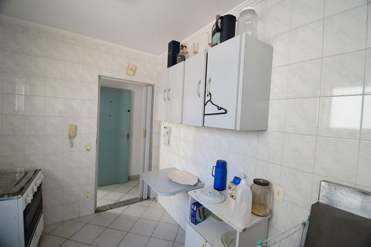 Cozinha de apartamento à venda com 1 quarto, 45m² em Centro, Campinas