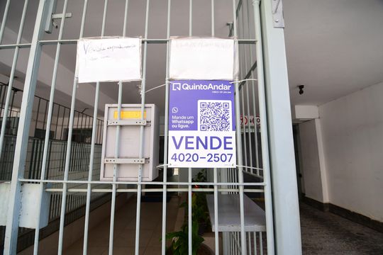 Placa de apartamento à venda com 1 quarto, 45m² em Centro, Campinas