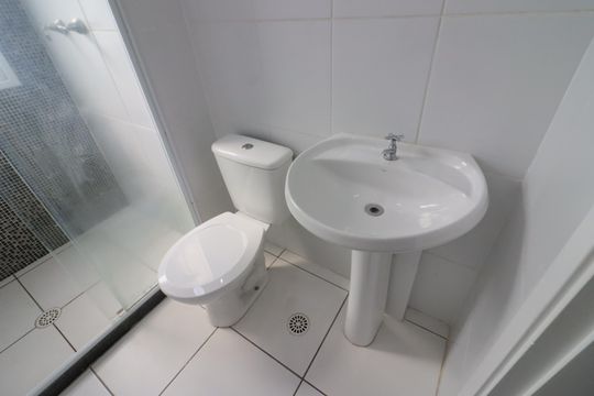 Banheiro de apartamento para alugar com 2 quartos, 48m² em Novo Osasco, Osasco
