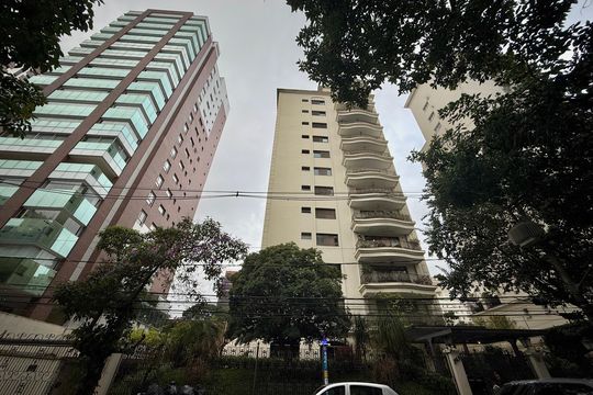 Fachada de apartamento à venda com 4 quartos, 200m² em Campo Belo, São Paulo