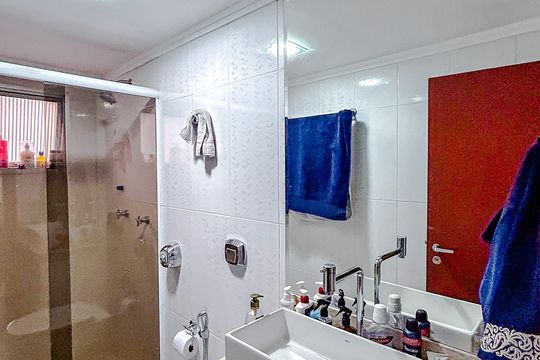 Banheiro de apartamento à venda com 2 quartos, 72m² em Vila Carrão, São Paulo