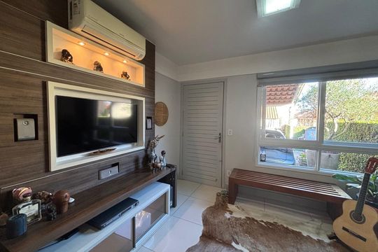 Sala de casa de condomínio à venda com 2 quartos, 115m² em Rondônia, Novo Hamburgo