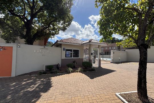 Fachada de casa de condomínio à venda com 2 quartos, 115m² em Rondônia, Novo Hamburgo