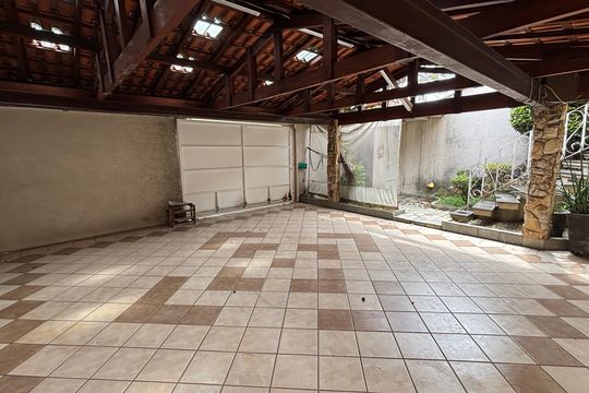 Garagem de casa à venda com 3 quartos, 326m² em Campestre, Santo André