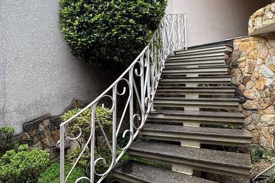 Escada de casa à venda com 3 quartos, 326m² em Campestre, Santo André