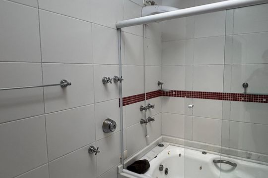Banheiro da Suíte 1 de casa à venda com 3 quartos, 326m² em Campestre, Santo André