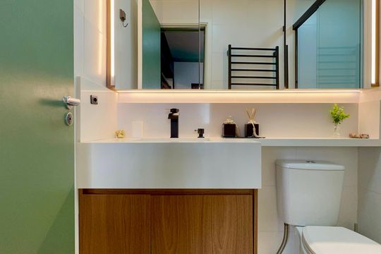 Banheiro de kitnet/studio para alugar com 1 quarto, 26m² em Pinheiros, São Paulo