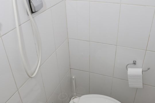 Banheiro de serviço de apartamento para alugar com 2 quartos, 68m² em Perdizes, São Paulo