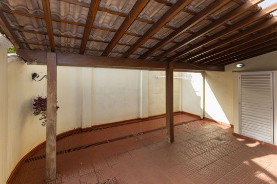 Quintal 1  de casa de condomínio à venda com 3 quartos, 247m² em Alphaville Lagoa,, Nova Lima