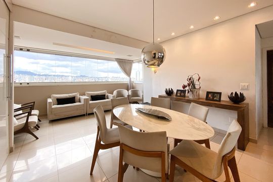 Apartamento à venda com 4 quartos, 230m² em Sagrada Família, Belo Horizonte