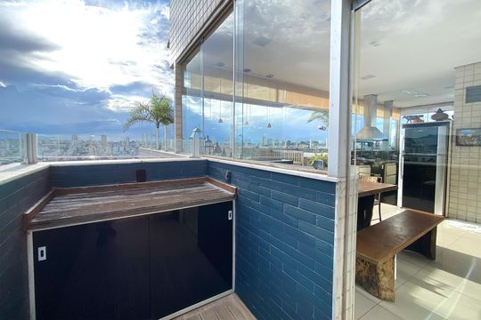 Varanda  de apartamento à venda com 4 quartos, 230m² em Sagrada Família, Belo Horizonte