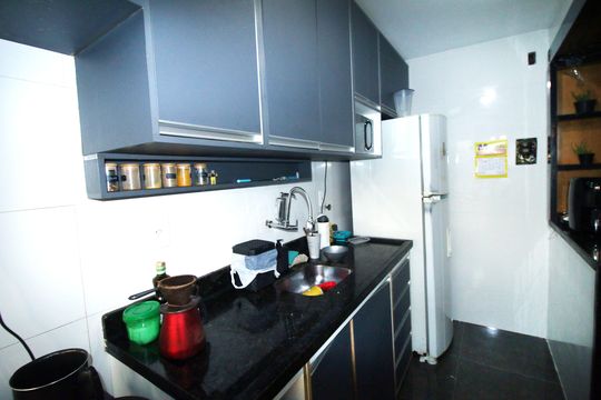 Cozinha de apartamento à venda com 2 quartos, 45m² em Olaria, Rio de Janeiro