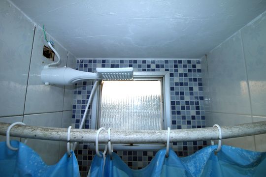 Banheiro de apartamento à venda com 2 quartos, 45m² em Olaria, Rio de Janeiro