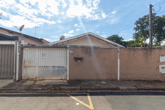 Fachada de casa à venda com 4 quartos, 200m² em Vila Boa Vista, Campinas