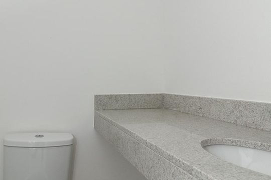 Banheiro de apartamento à venda com 0 quarto, 31m² em Rio Branco, Porto Alegre