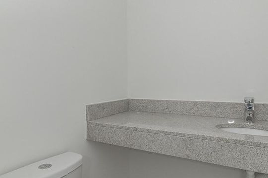 Banheiro de apartamento à venda com 0 quarto, 31m² em Rio Branco, Porto Alegre