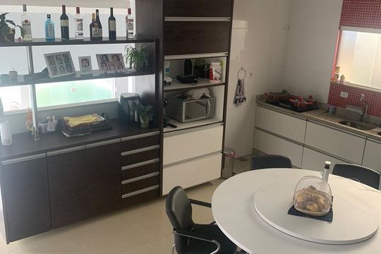 Cozinha de casa de condomínio à venda com 4 quartos, 352m² em Piratininga, Niterói