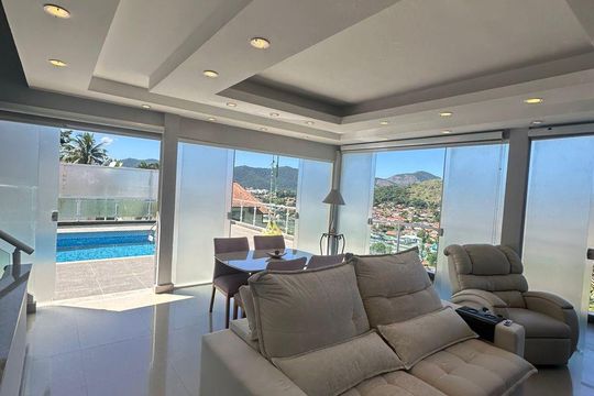Sala de casa de condomínio à venda com 4 quartos, 352m² em Piratininga, Niterói