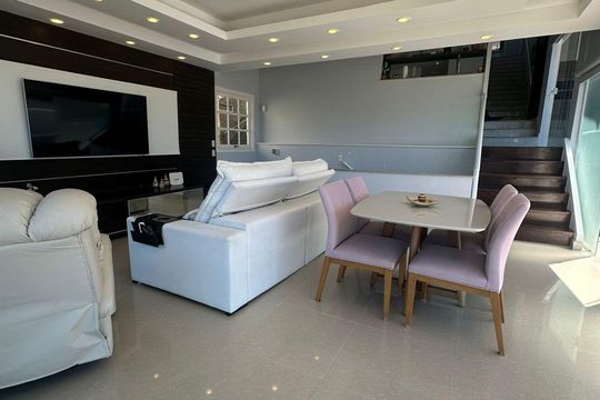 Sala de casa de condomínio à venda com 4 quartos, 352m² em Piratininga, Niterói