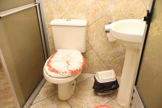 Banheiro da Suíte de casa para alugar com 2 quartos, 120m² em Mussurunga Ii, Salvador