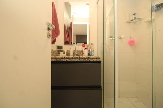 Banheiro de kitnet/studio à venda com 1 quarto, 27m² em Liberdade, São Paulo