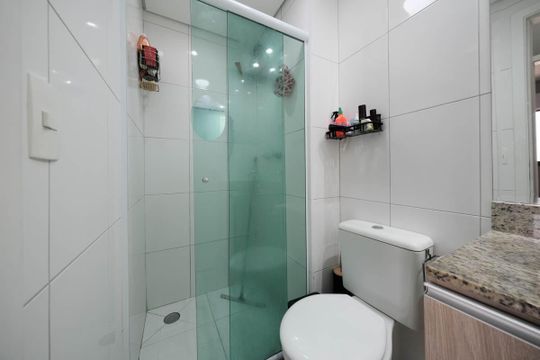 Banheiro de apartamento à venda com 2 quartos, 53m² em Vila Paranagua, São Paulo