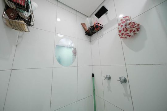 Banheiro de apartamento à venda com 2 quartos, 53m² em Vila Paranagua, São Paulo