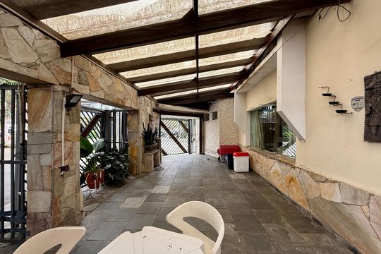 Garagem de casa à venda com 6 quartos, 240m² em Cidade Monções, São Paulo