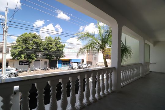 Sacada de casa para alugar com 4 quartos, 350m² em Nossa Senhora Aparecida, Uberlândia