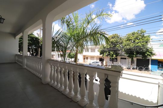 Sacada de casa para alugar com 4 quartos, 350m² em Nossa Senhora Aparecida, Uberlândia