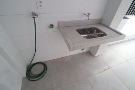 Área de Serviço de casa para alugar com 4 quartos, 350m² em Nossa Senhora Aparecida, Uberlândia