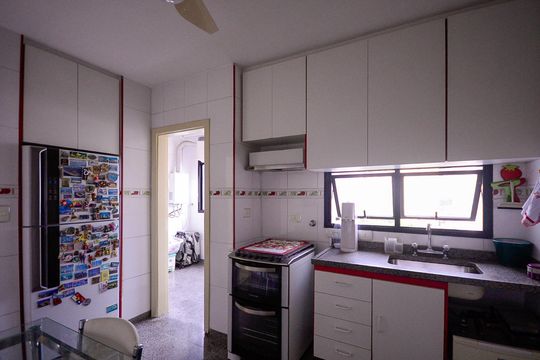 Cozinha  de apartamento à venda com 3 quartos, 120m² em Aclimação, São Paulo