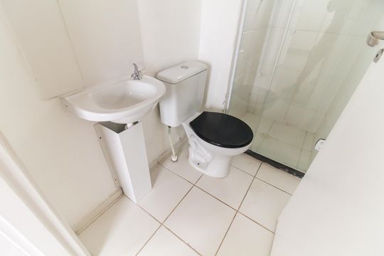 Banheiro de apartamento para alugar com 2 quartos, 40m² em Vila Popular, São Paulo