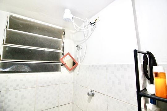 Banheiro de apartamento para alugar com 2 quartos, 52m² em Conjunto Habitacional Sitio Conceicao, São Paulo