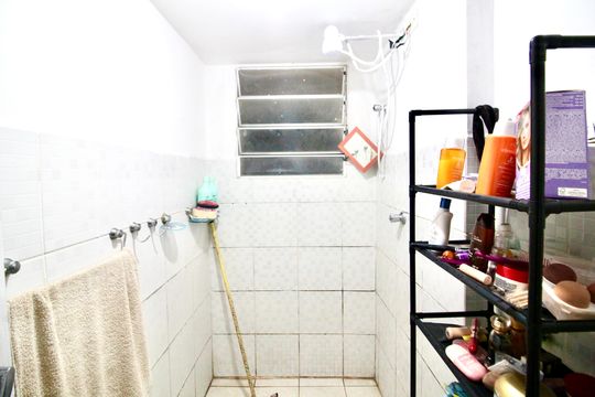 Banheiro de apartamento para alugar com 2 quartos, 52m² em Conjunto Habitacional Sitio Conceicao, São Paulo